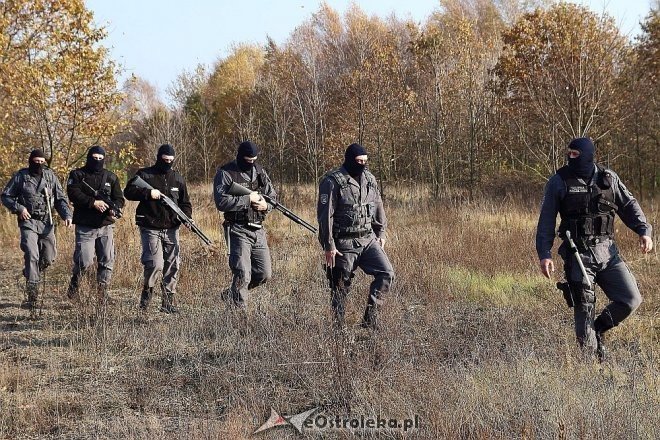 Przytuły Stare: Obława na uciekiniera z zakładu i ewakuacja części osadzonych [04.11.2014] - zdjęcie #18 - eOstroleka.pl