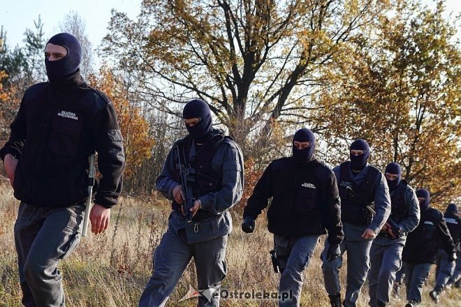 Przytuły Stare: Obława na uciekiniera z zakładu i ewakuacja części osadzonych [04.11.2014] - zdjęcie #16 - eOstroleka.pl