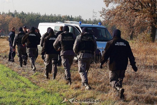Przytuły Stare: Obława na uciekiniera z zakładu i ewakuacja części osadzonych [04.11.2014] - zdjęcie #15 - eOstroleka.pl