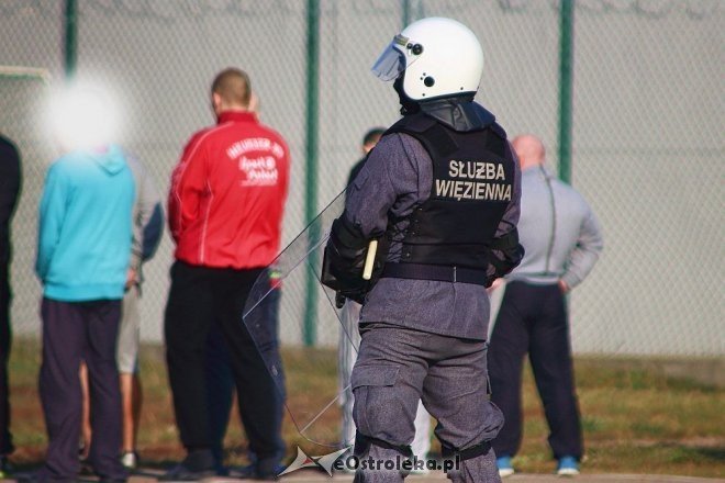 Przytuły Stare: Obława na uciekiniera z zakładu i ewakuacja części osadzonych [04.11.2014] - zdjęcie #31 - eOstroleka.pl