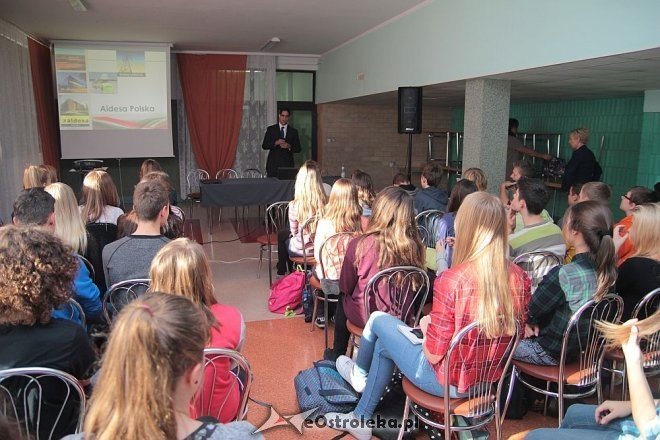 Ostrołęccy gimnazjaliści uczą się hiszpańskiego z Aldesą [05.11.2014] - zdjęcie #8 - eOstroleka.pl