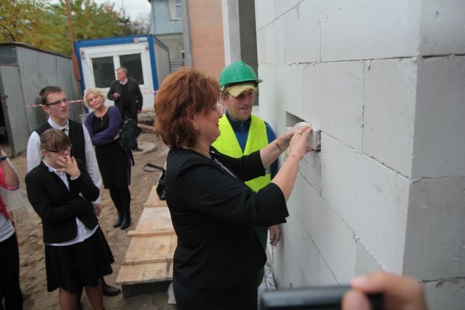 Ostrołęka: Kamień węgielny pod budowę nowej siedziby SOS-W wmurowany [06.11.2014] - zdjęcie #2 - eOstroleka.pl