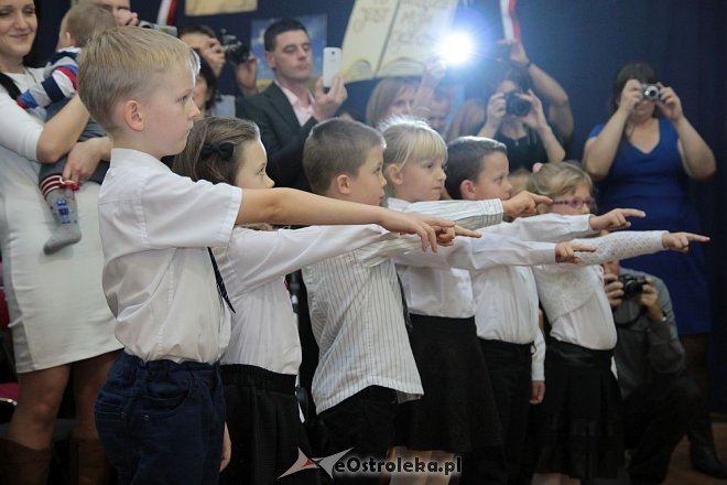 Pasowanie na pierwszaka w SP nr 6 [06.11.2014] - zdjęcie #34 - eOstroleka.pl
