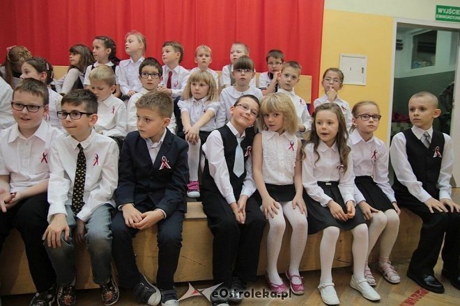 Pasowanie na pierwszaka w SP nr 6 [06.11.2014] - zdjęcie #17 - eOstroleka.pl