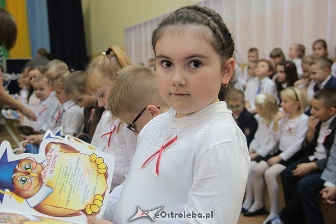 Pasowanie na pierwszaka w SP nr 6 [06.11.2014] - zdjęcie #14 - eOstroleka.pl
