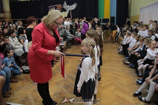 Pasowanie na pierwszaka w SP nr 6 [06.11.2014] - zdjęcie #13 - eOstroleka.pl