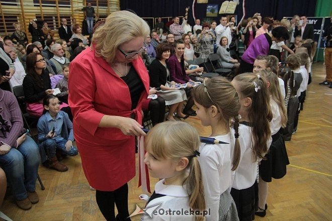 Pasowanie na pierwszaka w SP nr 6 [06.11.2014] - zdjęcie #11 - eOstroleka.pl
