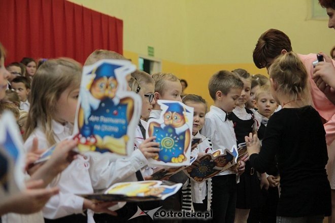 Pasowanie na pierwszaka w SP nr 6 [06.11.2014] - zdjęcie #12 - eOstroleka.pl