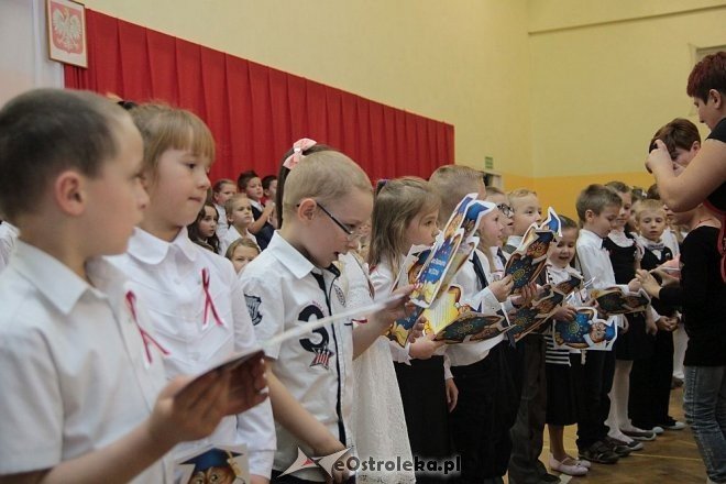 Pasowanie na pierwszaka w SP nr 6 [06.11.2014] - zdjęcie #10 - eOstroleka.pl