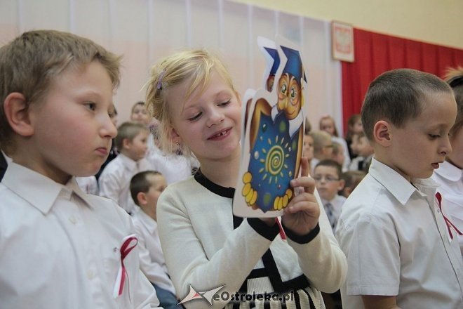 Pasowanie na pierwszaka w SP nr 6 [06.11.2014] - zdjęcie #6 - eOstroleka.pl