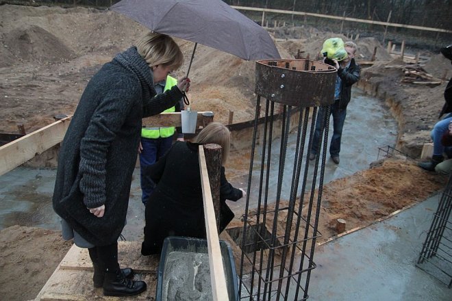 Ostrołęka: Uroczyste wmurowanie aktu erekcyjnego pod budowę pierwszego w Polsce kina 3D 360 [07.11.2014] - zdjęcie #2 - eOstroleka.pl
