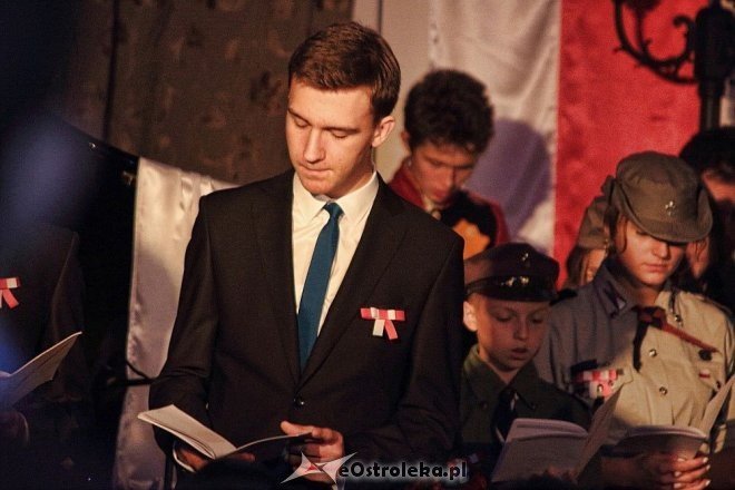 Wspólne śpiewanie pieśni patriotycznych w Muzeum Kultury Kurpiowskiej [11.11.2014] - zdjęcie #4 - eOstroleka.pl