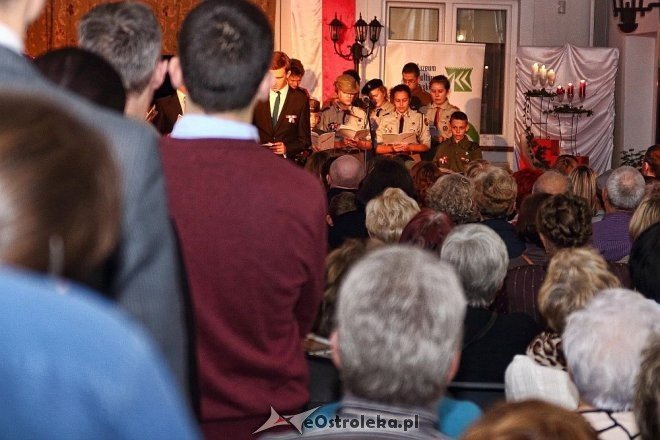 Wspólne śpiewanie pieśni patriotycznych w Muzeum Kultury Kurpiowskiej [11.11.2014] - zdjęcie #10 - eOstroleka.pl