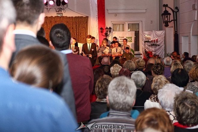 Wspólne śpiewanie pieśni patriotycznych w Muzeum Kultury Kurpiowskiej [11.11.2014] - zdjęcie #13 - eOstroleka.pl