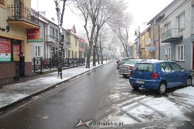 Uwaga kierowcy! Pierwszy w tym roku atak zimy trwa. Śnieg będzie padał przez cały dzień [20.11.2014] - zdjęcie #1 - eOstroleka.pl