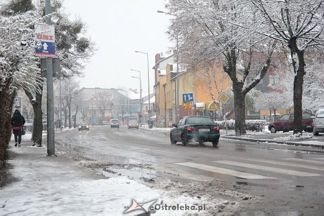 Uwaga kierowcy! Pierwszy w tym roku atak zimy trwa. Śnieg będzie padał przez cały dzień [20.11.2014] - zdjęcie #5 - eOstroleka.pl