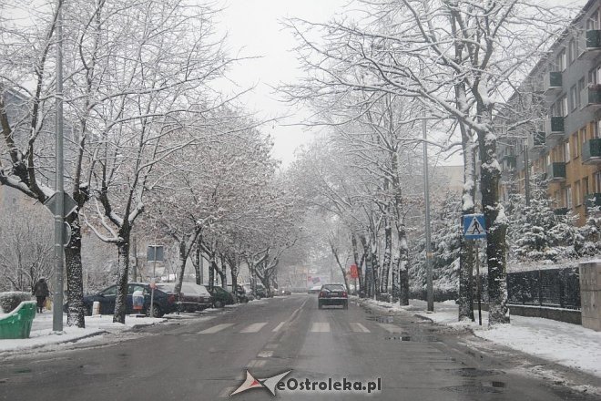 Uwaga kierowcy! Pierwszy w tym roku atak zimy trwa. Śnieg będzie padał przez cały dzień [20.11.2014] - zdjęcie #6 - eOstroleka.pl