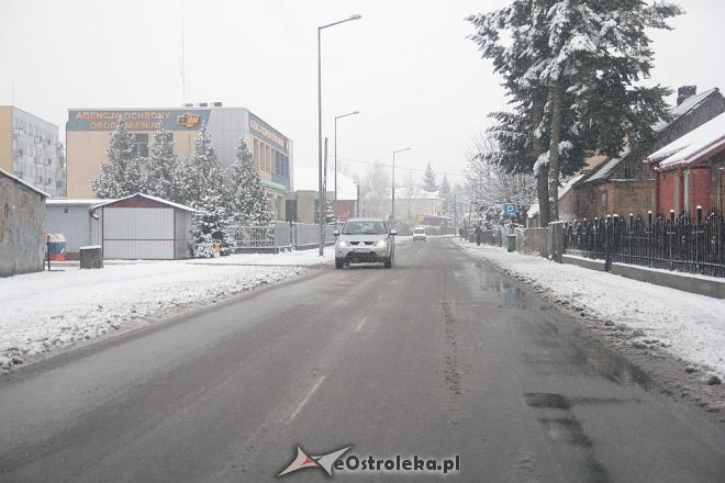 Uwaga kierowcy! Pierwszy w tym roku atak zimy trwa. Śnieg będzie padał przez cały dzień [20.11.2014] - zdjęcie #7 - eOstroleka.pl