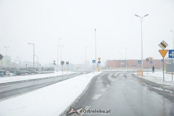 Uwaga kierowcy! Pierwszy w tym roku atak zimy trwa. Śnieg będzie padał przez cały dzień [20.11.2014] - zdjęcie #13 - eOstroleka.pl