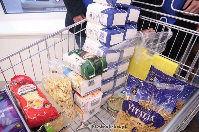 Ostrołęka: Ruszyła świąteczna zbiórka żywności [28.11.2014] - zdjęcie #4 - eOstroleka.pl