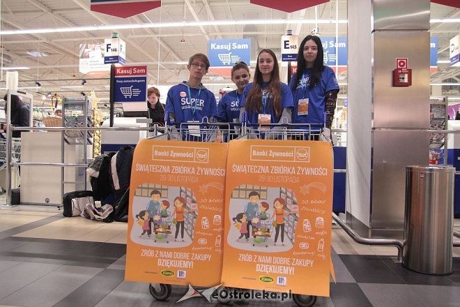 Ostrołęka: Ruszyła świąteczna zbiórka żywności [28.11.2014] - zdjęcie #6 - eOstroleka.pl