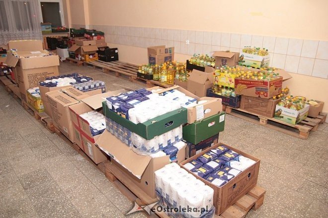Świąteczna Zbiórka Żywności: Niemal 4,5 tony pierwszego dnia [28.11.2014] - zdjęcie #7 - eOstroleka.pl
