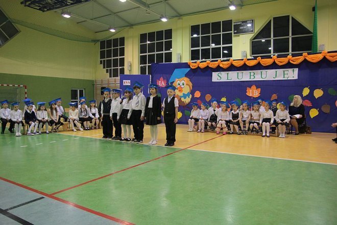 Pasowanie na pierwszaka w Szkole Podstawowej w Rzekuniu [28.11.2014] - zdjęcie #3 - eOstroleka.pl