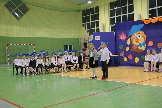 Pasowanie na pierwszaka w Szkole Podstawowej w Rzekuniu [28.11.2014] - zdjęcie #14 - eOstroleka.pl
