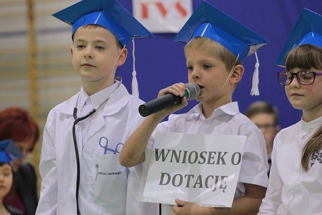 Pasowanie na pierwszaka w Szkole Podstawowej w Rzekuniu [28.11.2014] - zdjęcie #76 - eOstroleka.pl