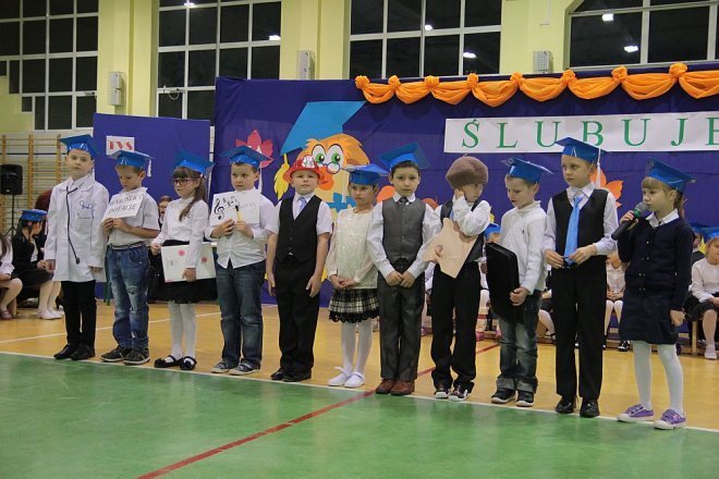 Pasowanie na pierwszaka w Szkole Podstawowej w Rzekuniu [28.11.2014] - zdjęcie #110 - eOstroleka.pl