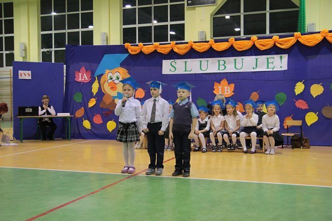 Pasowanie na pierwszaka w Szkole Podstawowej w Rzekuniu [28.11.2014] - zdjęcie #95 - eOstroleka.pl