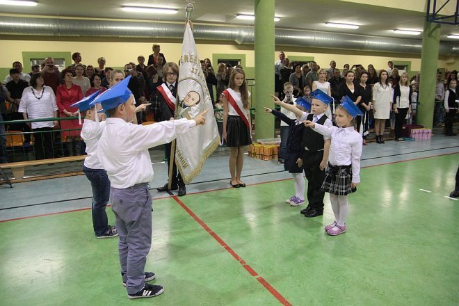 Pasowanie na pierwszaka w Szkole Podstawowej w Rzekuniu [28.11.2014] - zdjęcie #63 - eOstroleka.pl
