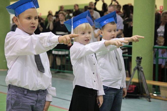 Pasowanie na pierwszaka w Szkole Podstawowej w Rzekuniu [28.11.2014] - zdjęcie #61 - eOstroleka.pl