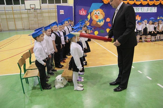 Pasowanie na pierwszaka w Szkole Podstawowej w Rzekuniu [28.11.2014] - zdjęcie #53 - eOstroleka.pl