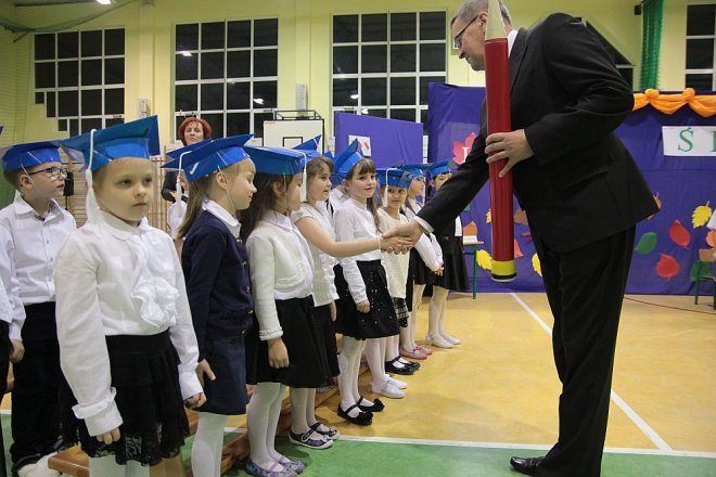 Pasowanie na pierwszaka w Szkole Podstawowej w Rzekuniu [28.11.2014] - zdjęcie #48 - eOstroleka.pl