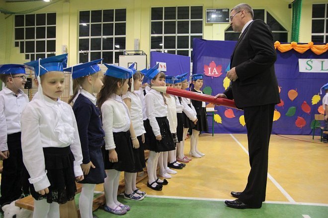 Pasowanie na pierwszaka w Szkole Podstawowej w Rzekuniu [28.11.2014] - zdjęcie #47 - eOstroleka.pl