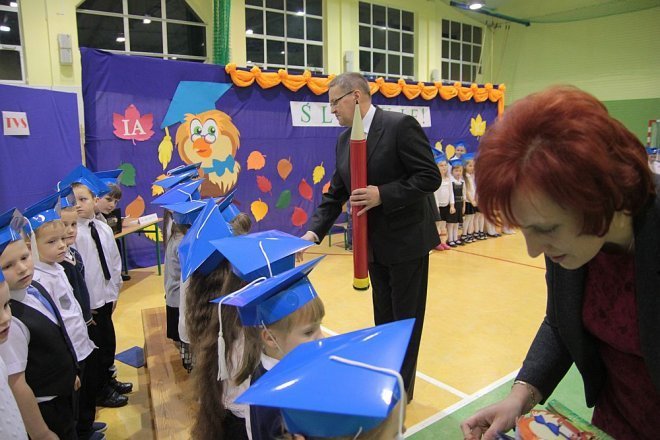 Pasowanie na pierwszaka w Szkole Podstawowej w Rzekuniu [28.11.2014] - zdjęcie #46 - eOstroleka.pl
