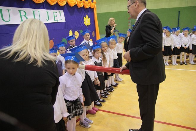 Pasowanie na pierwszaka w Szkole Podstawowej w Rzekuniu [28.11.2014] - zdjęcie #40 - eOstroleka.pl