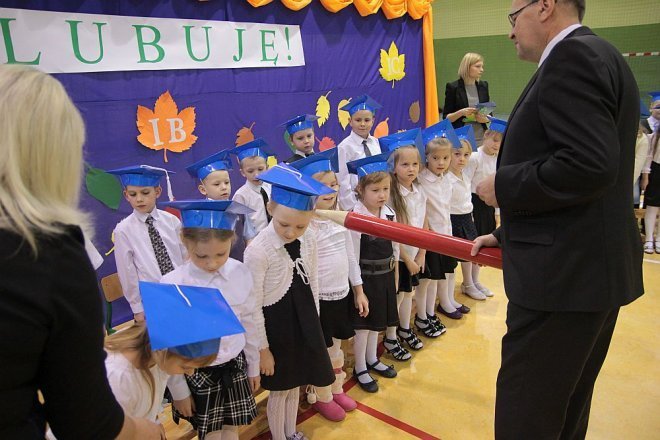 Pasowanie na pierwszaka w Szkole Podstawowej w Rzekuniu [28.11.2014] - zdjęcie #39 - eOstroleka.pl