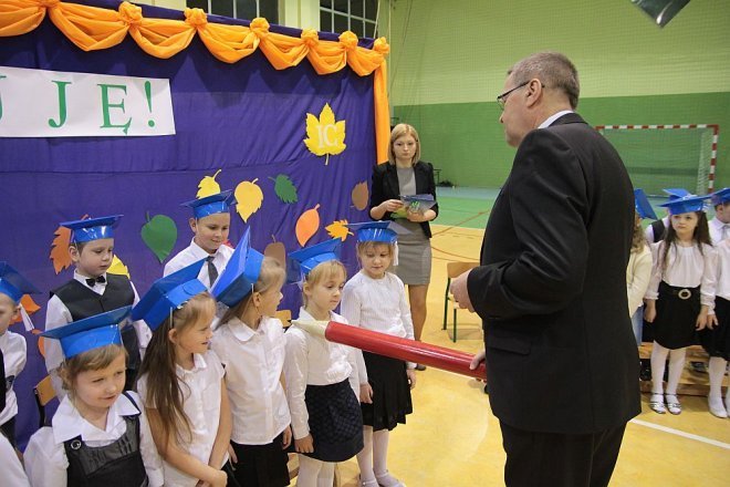 Pasowanie na pierwszaka w Szkole Podstawowej w Rzekuniu [28.11.2014] - zdjęcie #35 - eOstroleka.pl