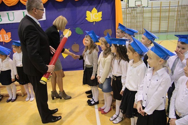 Pasowanie na pierwszaka w Szkole Podstawowej w Rzekuniu [28.11.2014] - zdjęcie #32 - eOstroleka.pl