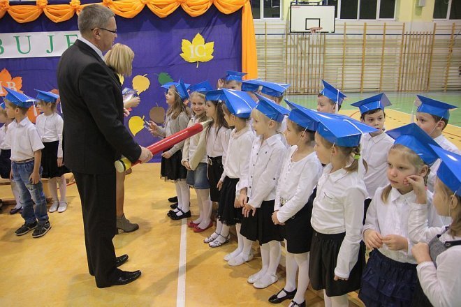Pasowanie na pierwszaka w Szkole Podstawowej w Rzekuniu [28.11.2014] - zdjęcie #30 - eOstroleka.pl