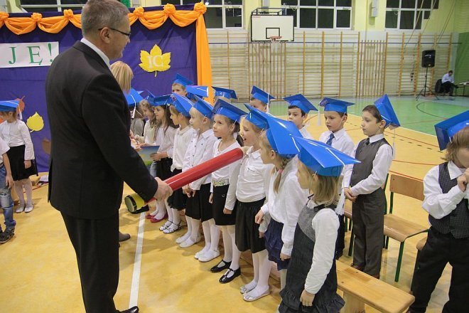 Pasowanie na pierwszaka w Szkole Podstawowej w Rzekuniu [28.11.2014] - zdjęcie #26 - eOstroleka.pl