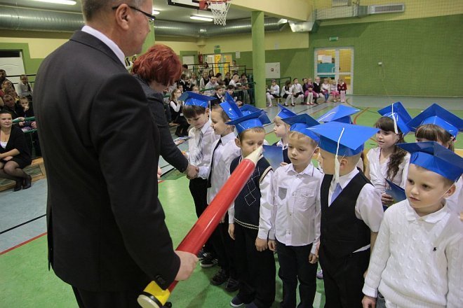 Pasowanie na pierwszaka w Szkole Podstawowej w Rzekuniu [28.11.2014] - zdjęcie #20 - eOstroleka.pl