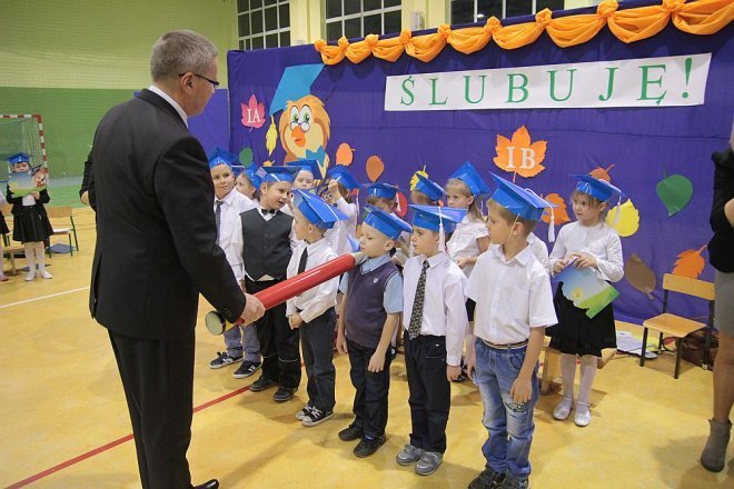 Pasowanie na pierwszaka w Szkole Podstawowej w Rzekuniu [28.11.2014] - zdjęcie #12 - eOstroleka.pl