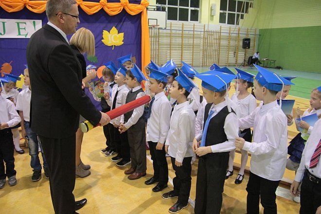 Pasowanie na pierwszaka w Szkole Podstawowej w Rzekuniu [28.11.2014] - zdjęcie #6 - eOstroleka.pl