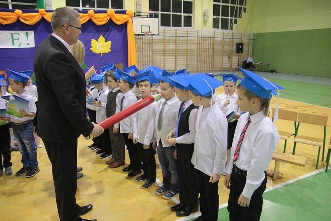 Pasowanie na pierwszaka w Szkole Podstawowej w Rzekuniu [28.11.2014] - zdjęcie #4 - eOstroleka.pl