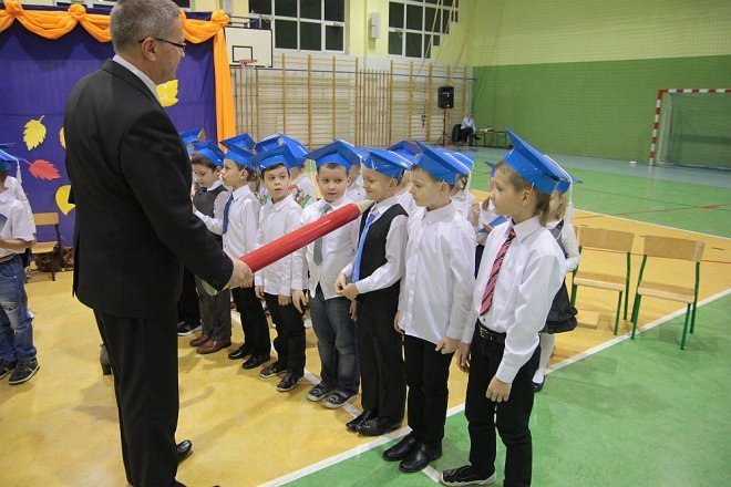 Pasowanie na pierwszaka w Szkole Podstawowej w Rzekuniu [28.11.2014] - zdjęcie #3 - eOstroleka.pl