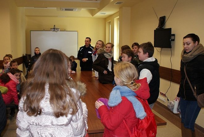 Nową siedzibę ostrołęckich policjantów odwiedziło już niemal 1000 uczniów [02.12.2014] - zdjęcie #5 - eOstroleka.pl