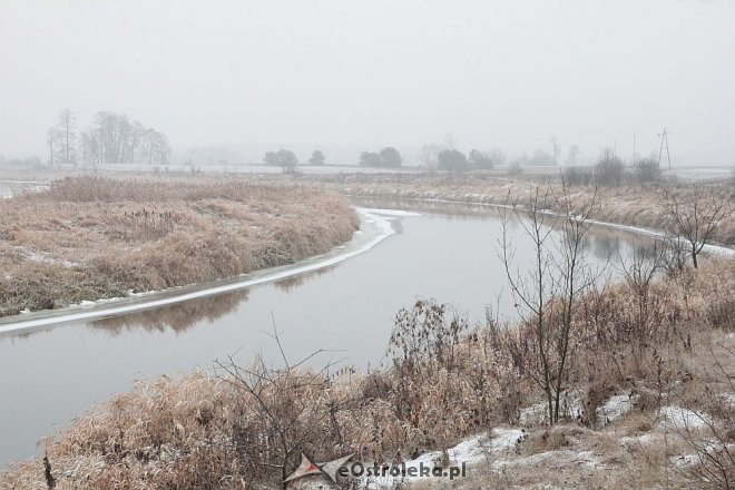 Narew w górnym biegu zamarzła. Z pomocą rusza wojsko [04.12.2014] - zdjęcie #7 - eOstroleka.pl